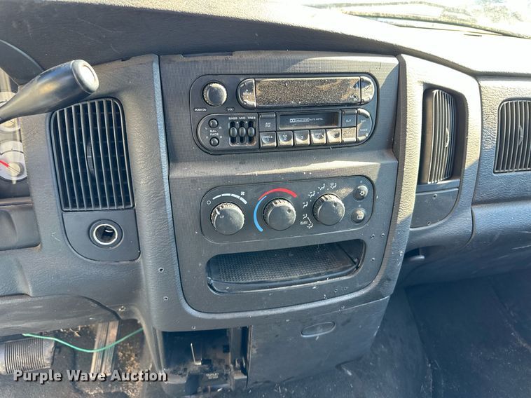 image for item ER8639 2002 Dodge Ram 1500 Quad Cab pickup truck