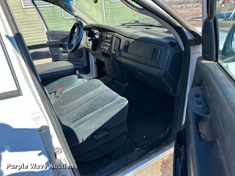 image for item ER8639 2002 Dodge Ram 1500 Quad Cab pickup truck