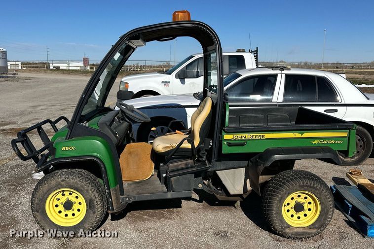 image for item ER8640 2008 John Deere Gator XUV 850D utility vehicle