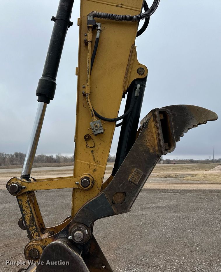 image for item ER8685 2007 Caterpillar 320D L excavator