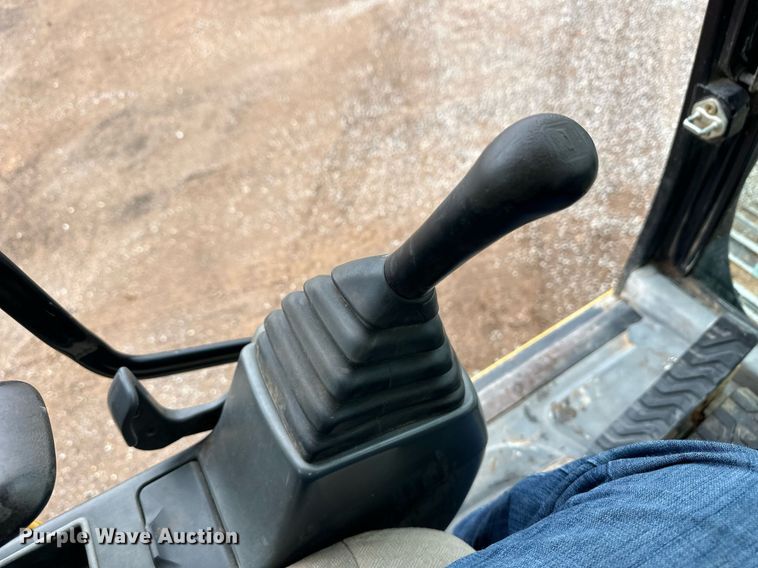 image for item ER8685 2007 Caterpillar 320D L excavator