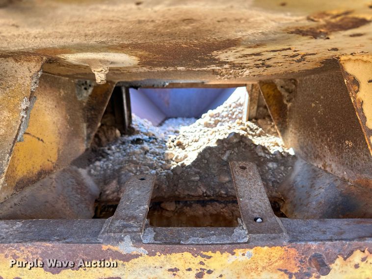 image for item ER8688 1986 Chevrolet C6M dump truck