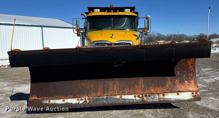 image for item LH9439 2003 Mack CV713 dump truck