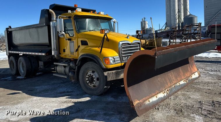 image for item LH9439 2003 Mack CV713 dump truck