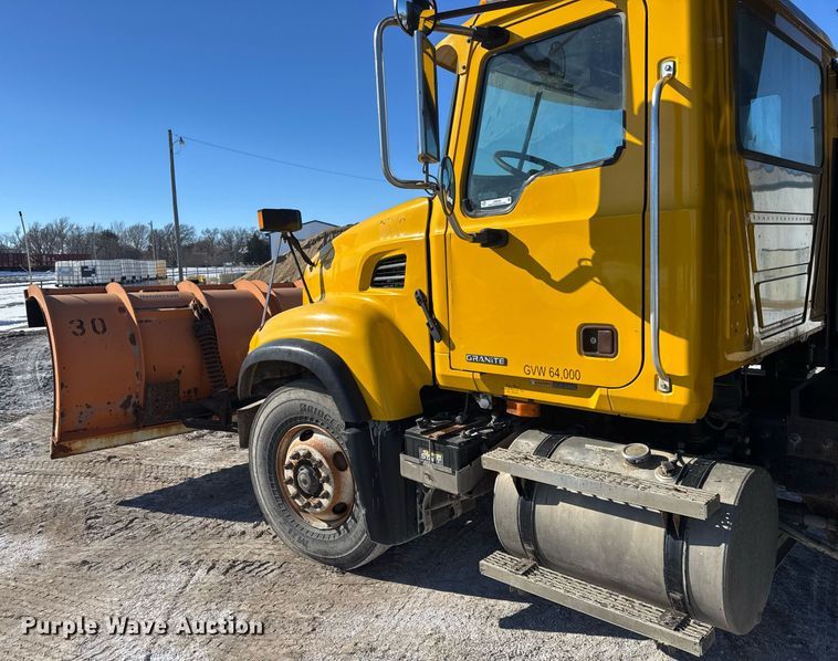 image for item LH9439 2003 Mack CV713 dump truck