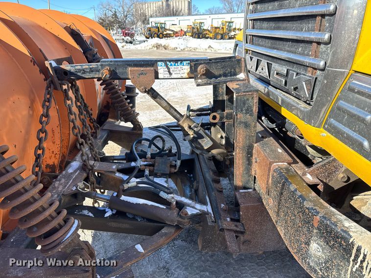 image for item LH9439 2003 Mack CV713 dump truck