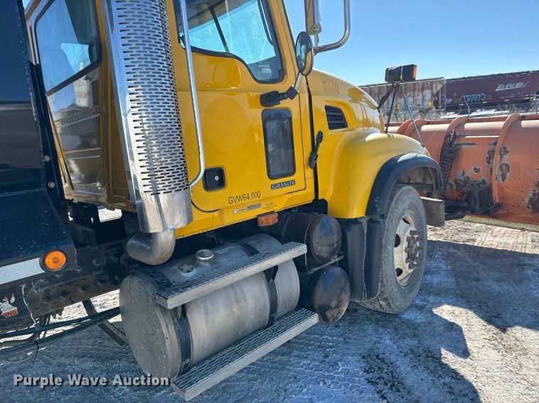 image for item LH9439 2003 Mack CV713 dump truck