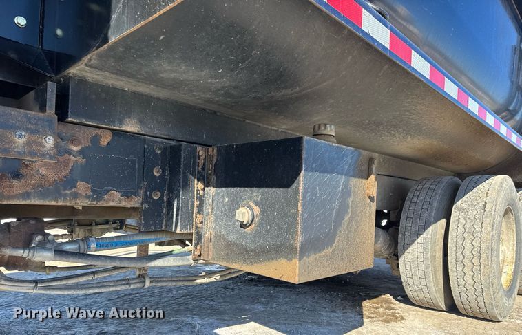 image for item LH9439 2003 Mack CV713 dump truck