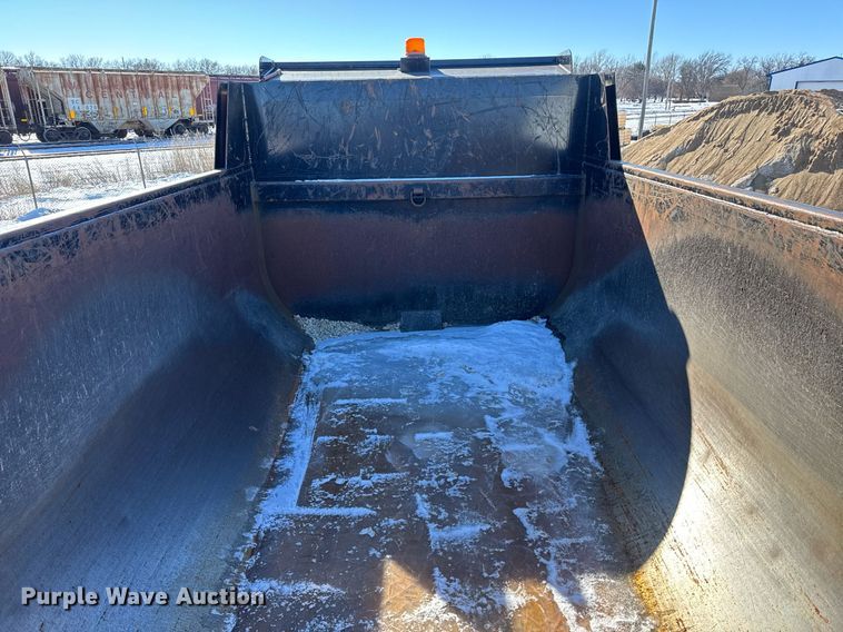 image for item LH9439 2003 Mack CV713 dump truck