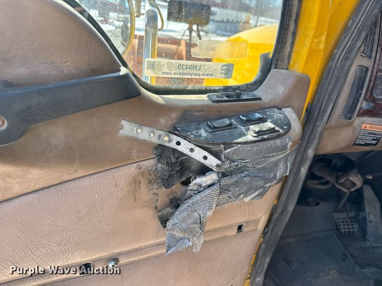 image for item LH9439 2003 Mack CV713 dump truck