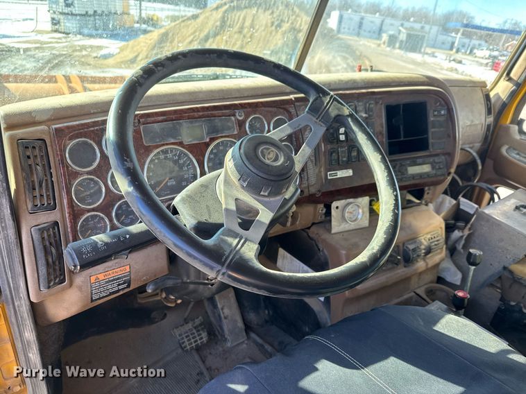 image for item LH9439 2003 Mack CV713 dump truck