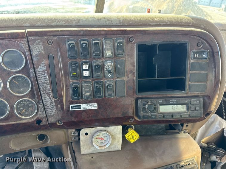 image for item LH9439 2003 Mack CV713 dump truck