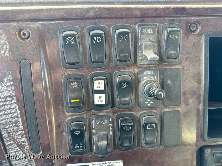 image for item LH9439 2003 Mack CV713 dump truck