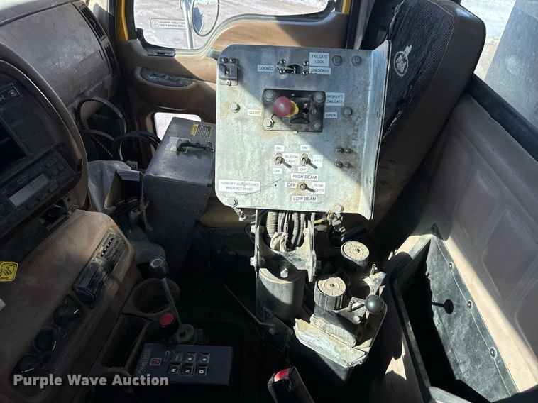 image for item LH9439 2003 Mack CV713 dump truck