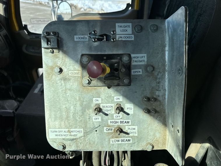 image for item LH9439 2003 Mack CV713 dump truck