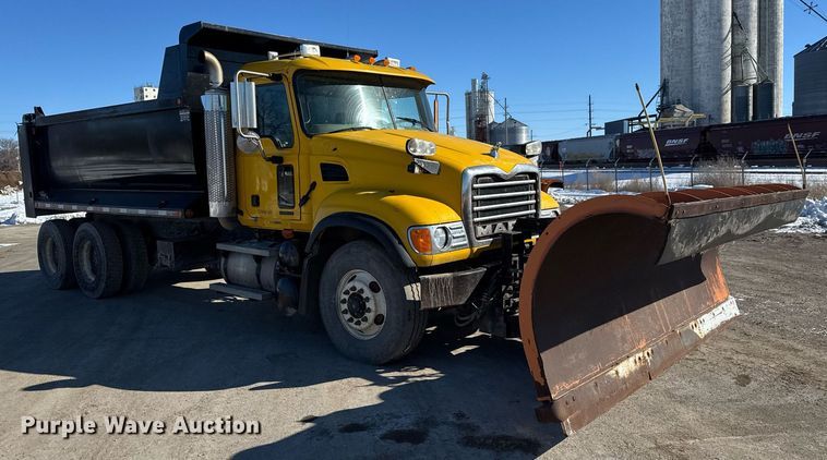 image for item LH9442 2003 Mack CV713 dump truck