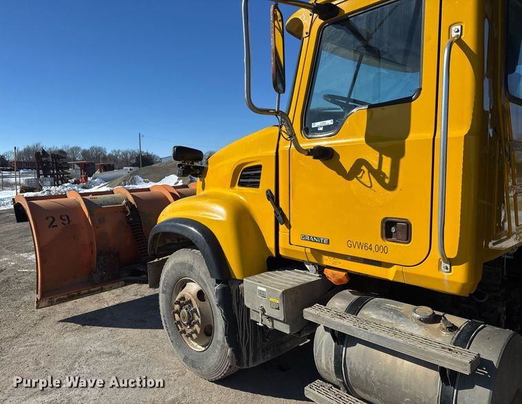 image for item LH9442 2003 Mack CV713 dump truck