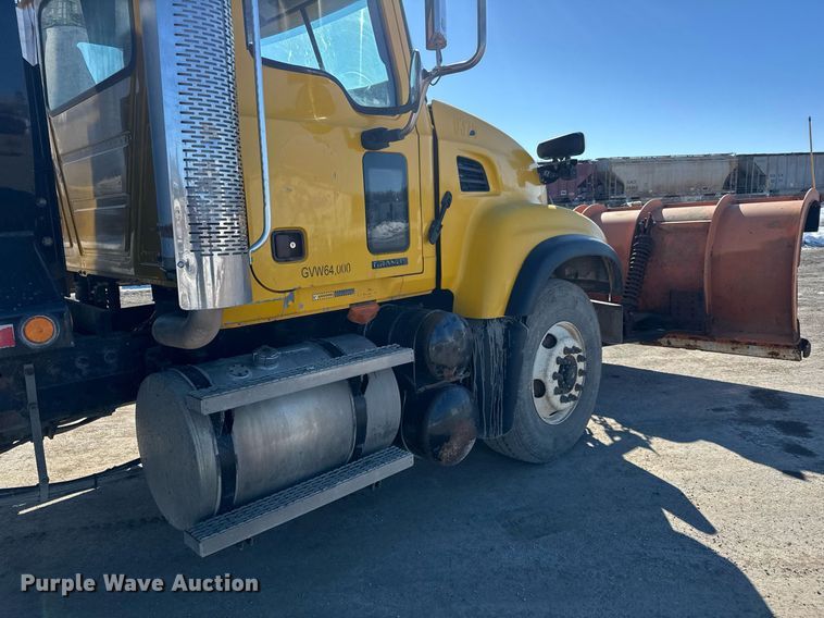 image for item LH9442 2003 Mack CV713 dump truck