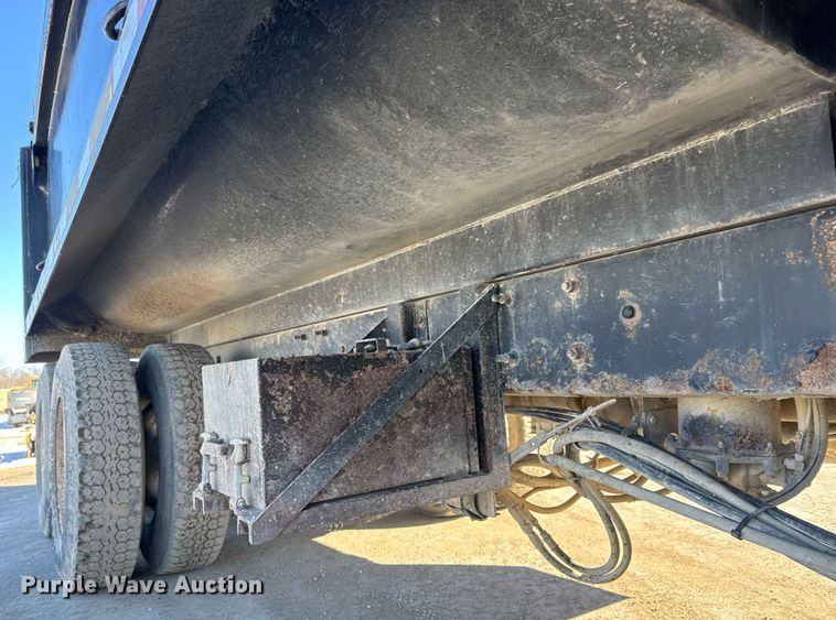 image for item LH9442 2003 Mack CV713 dump truck