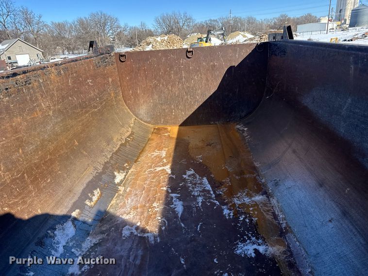 image for item LH9442 2003 Mack CV713 dump truck