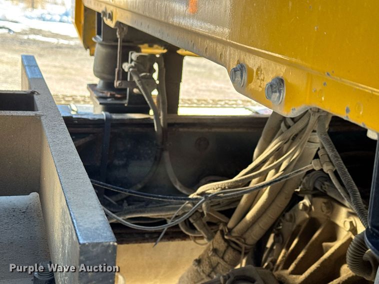 image for item LH9442 2003 Mack CV713 dump truck