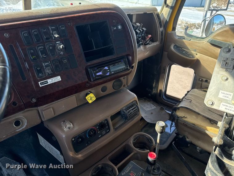 image for item LH9442 2003 Mack CV713 dump truck