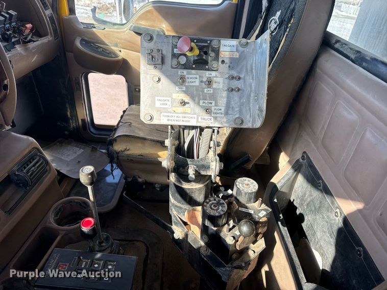 image for item LH9442 2003 Mack CV713 dump truck