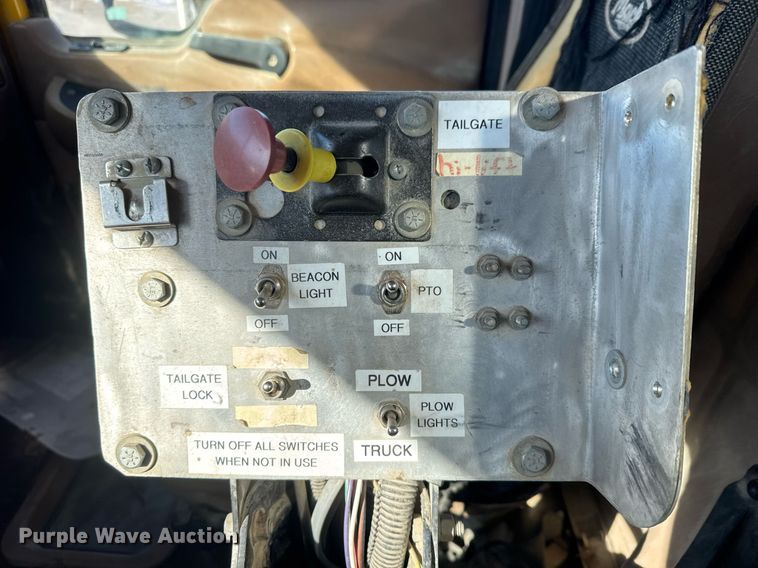 image for item LH9442 2003 Mack CV713 dump truck