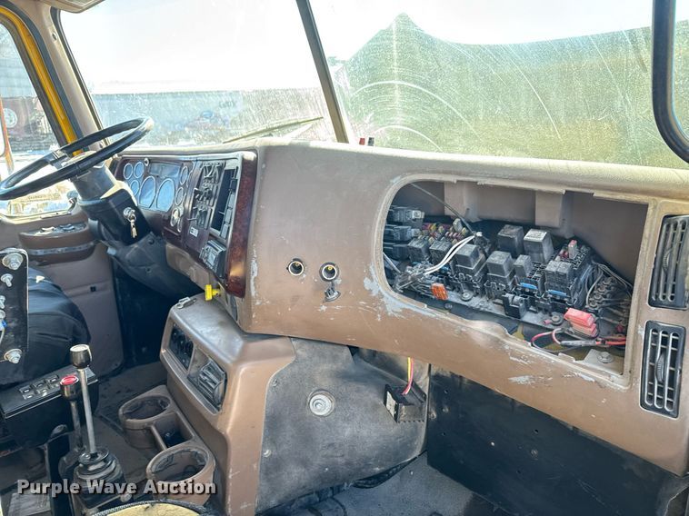 image for item LH9442 2003 Mack CV713 dump truck