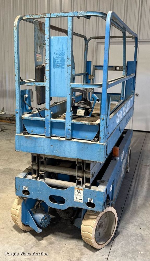 image for item LH9444 2004 Genie  GS-2032 scissor lift