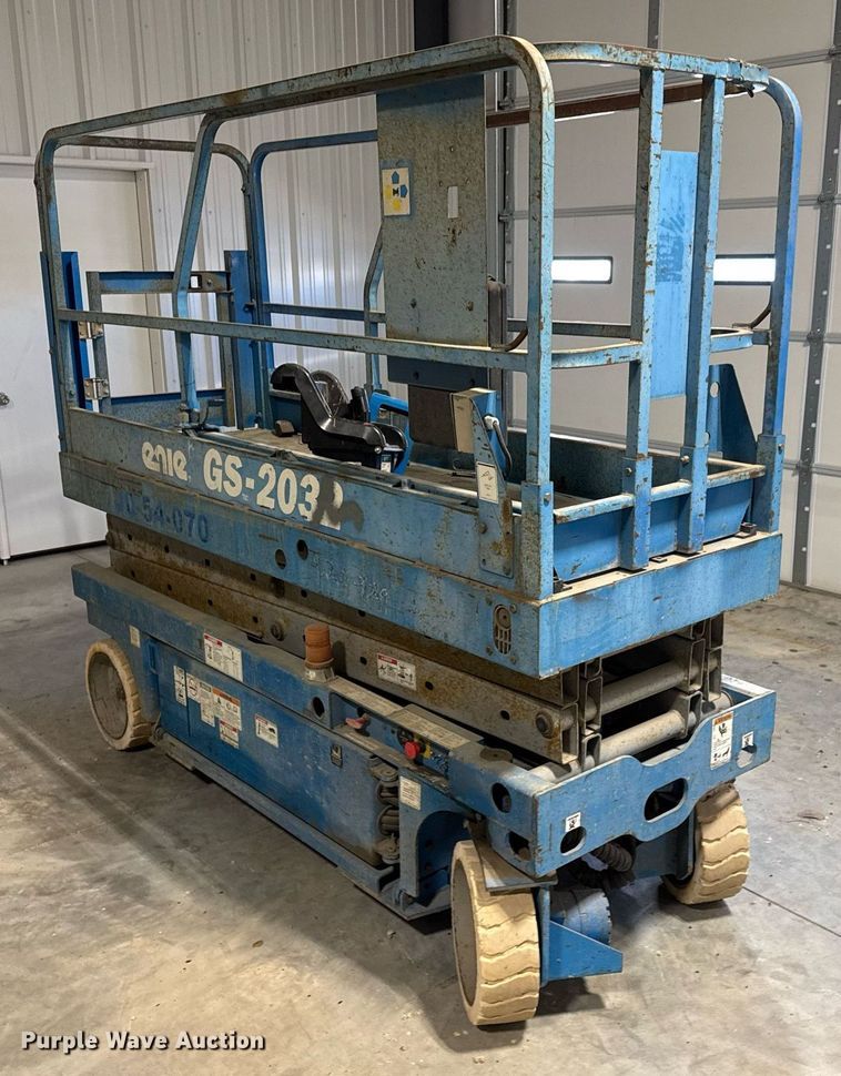 image for item LH9444 2004 Genie  GS-2032 scissor lift