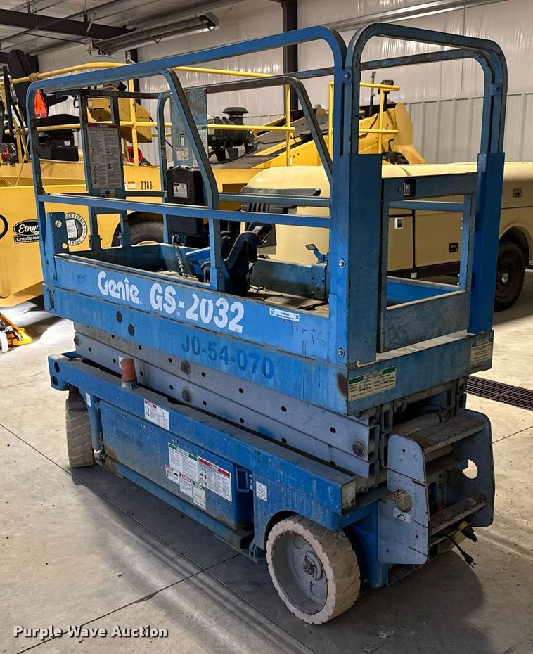 image for item LH9444 2004 Genie  GS-2032 scissor lift