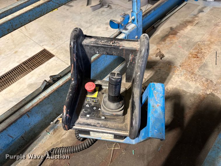 image for item LH9444 2004 Genie  GS-2032 scissor lift