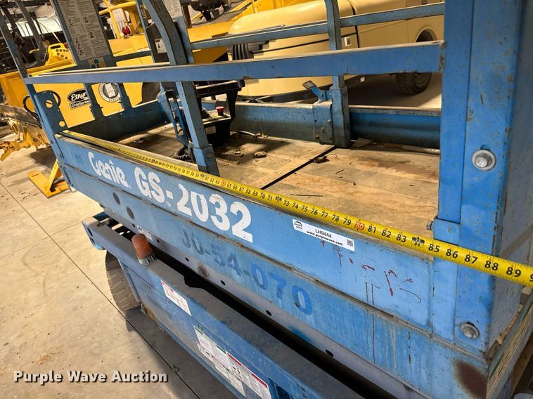 image for item LH9444 2004 Genie  GS-2032 scissor lift