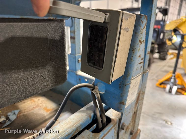 image for item LH9444 2004 Genie  GS-2032 scissor lift