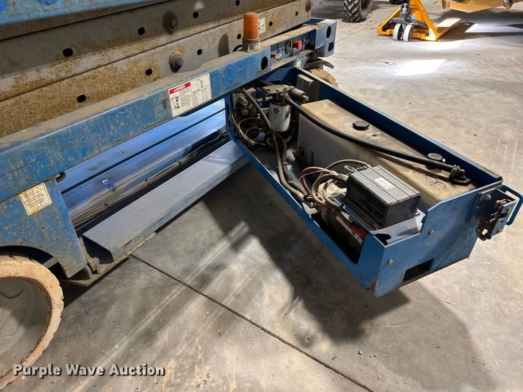 image for item LH9444 2004 Genie  GS-2032 scissor lift