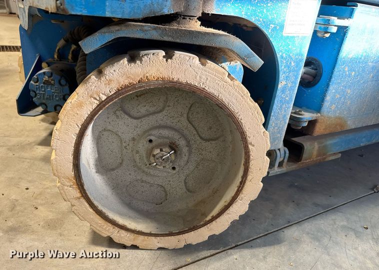 image for item LH9444 2004 Genie  GS-2032 scissor lift