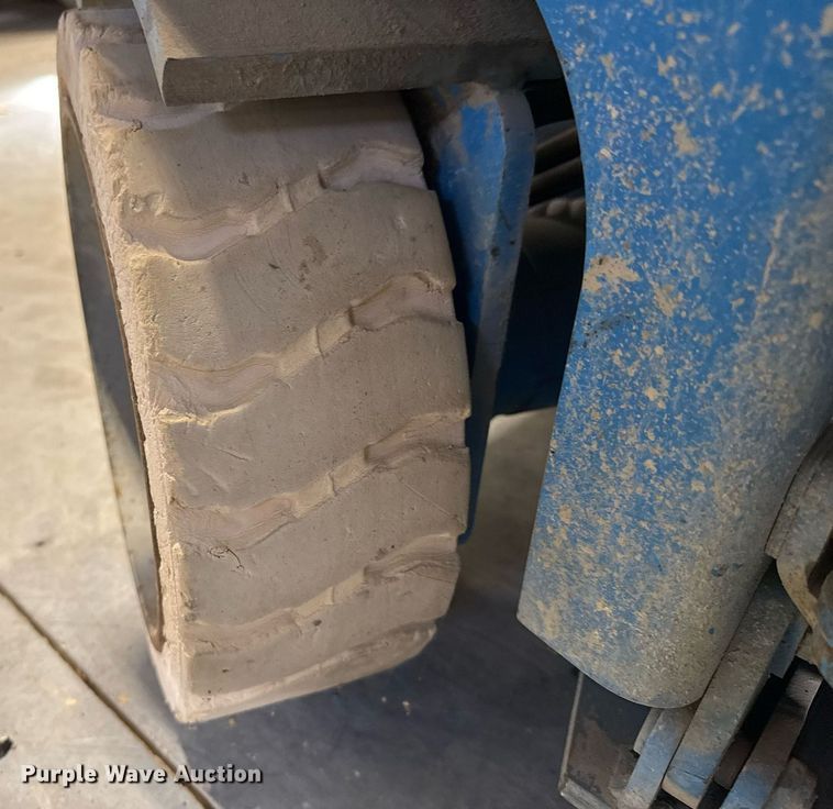 image for item LH9444 2004 Genie  GS-2032 scissor lift