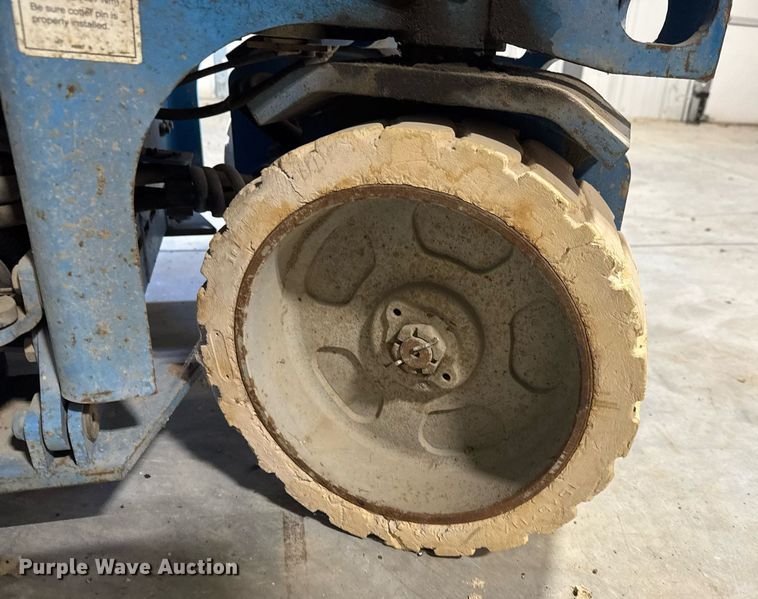 image for item LH9444 2004 Genie  GS-2032 scissor lift