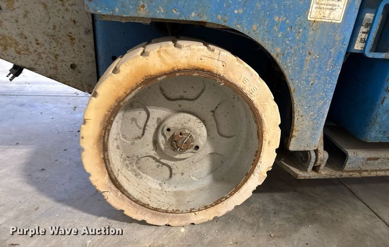 image for item LH9444 2004 Genie  GS-2032 scissor lift