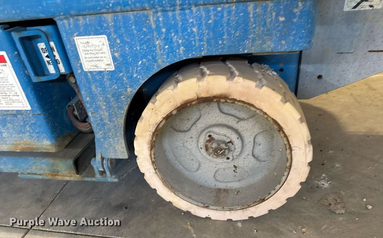 image for item LH9444 2004 Genie  GS-2032 scissor lift