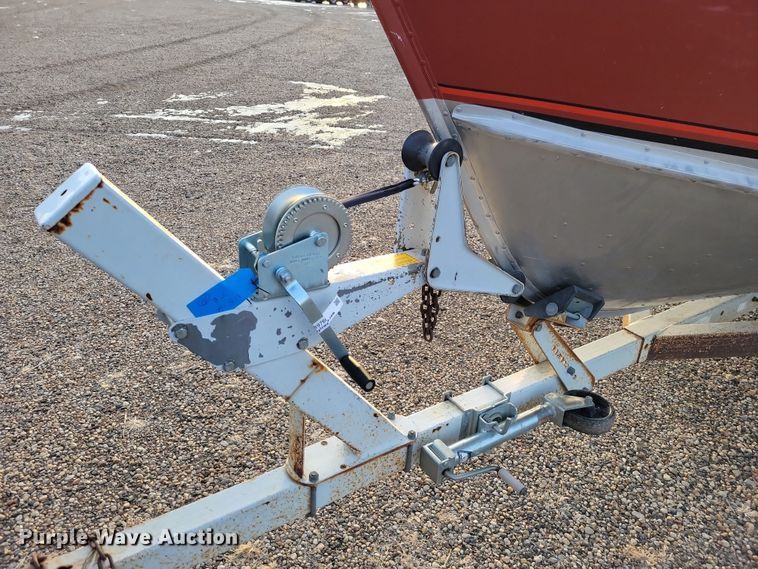 image for item NB9766 1988 Lund boat