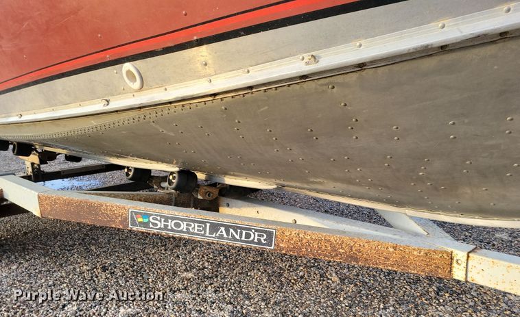 image for item NB9766 1988 Lund boat