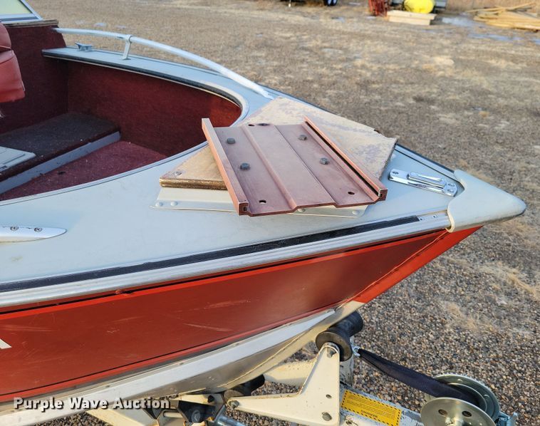 image for item NB9766 1988 Lund boat