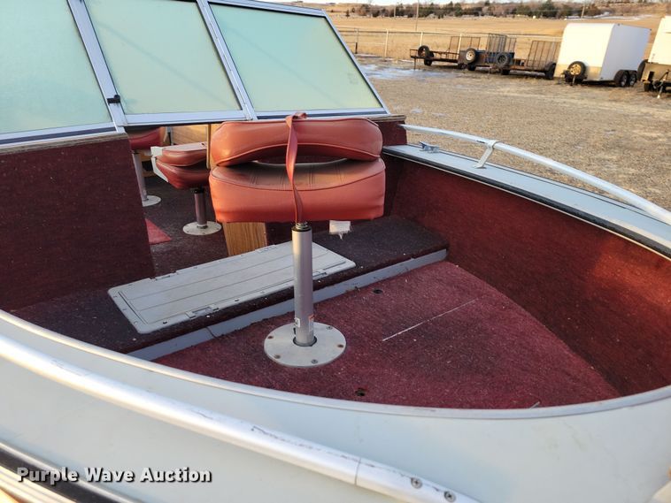 image for item NB9766 1988 Lund boat