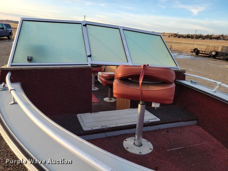 image for item NB9766 1988 Lund boat