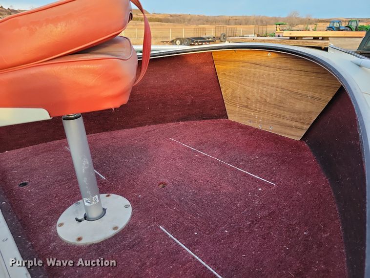 image for item NB9766 1988 Lund boat