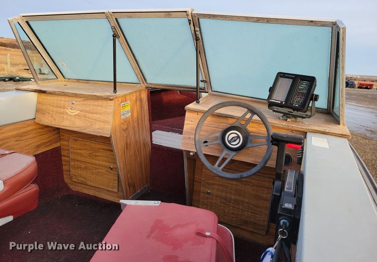 image for item NB9766 1988 Lund boat