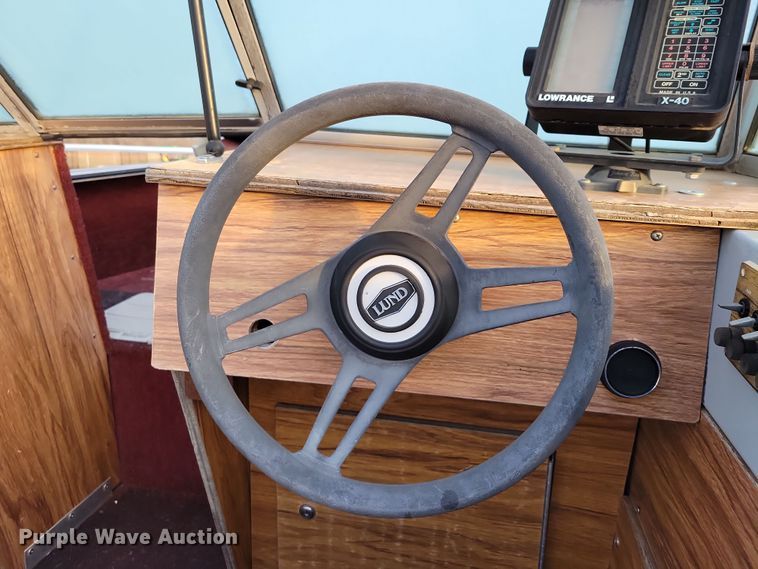 image for item NB9766 1988 Lund boat