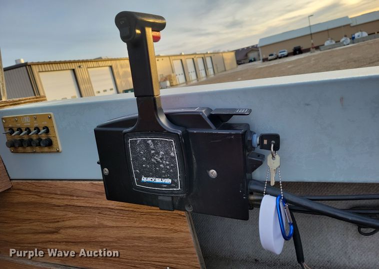 image for item NB9766 1988 Lund boat